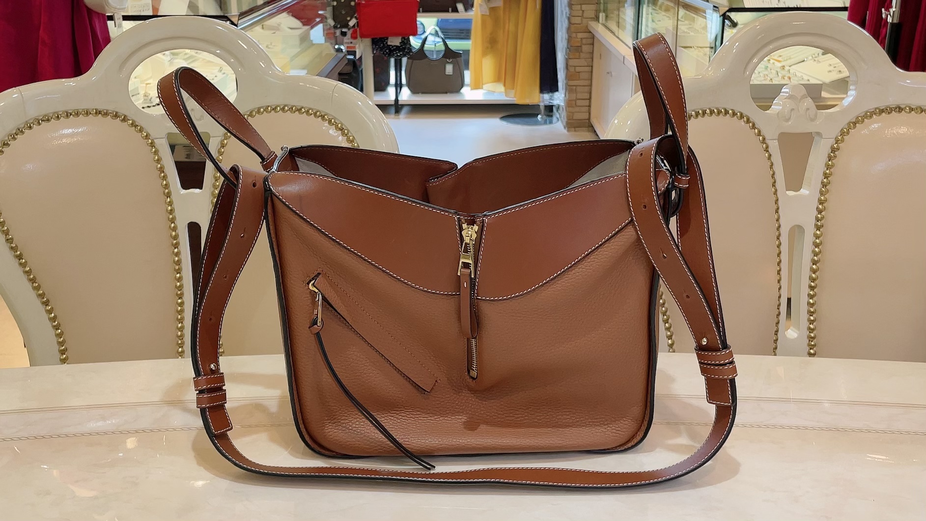 【買取速報】ブランドバッグ、ロエベ